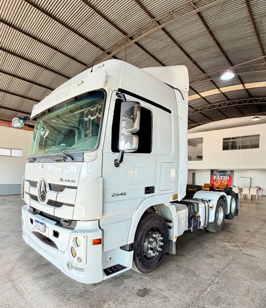 Caminhão MERCEDES BENZ MB 2546 Cavalo Mecânico ANO 2020 de Pátio 43 no Paraná