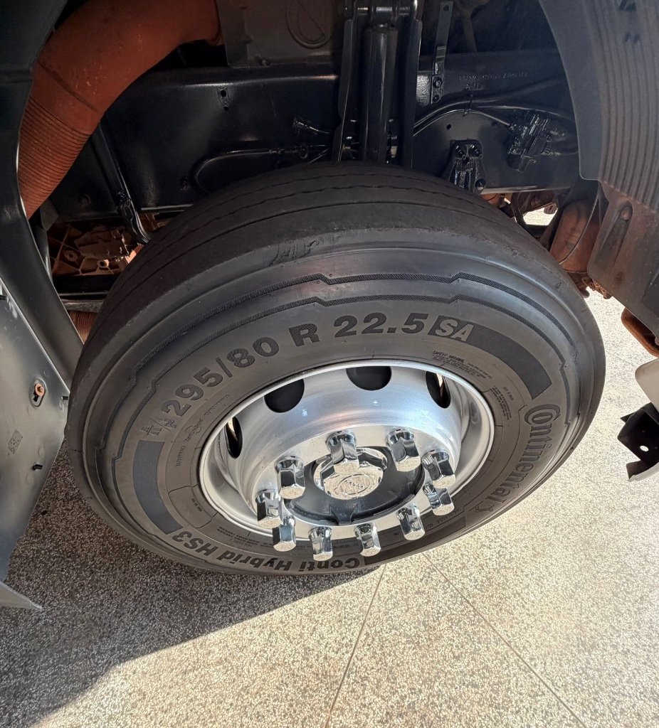 Caminhão VOLVO FH 440 Cavalo Mecânico ANO 2011 de Pátio 43 no Paraná