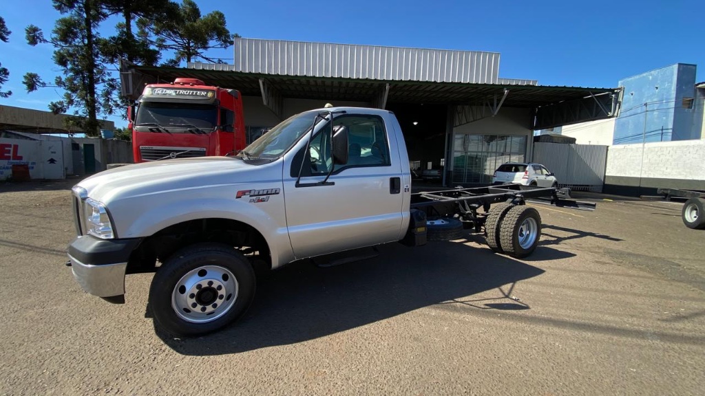 Caminhão FORD F-4000 Chassis ANO 2019 de Pátio 43 no Paraná