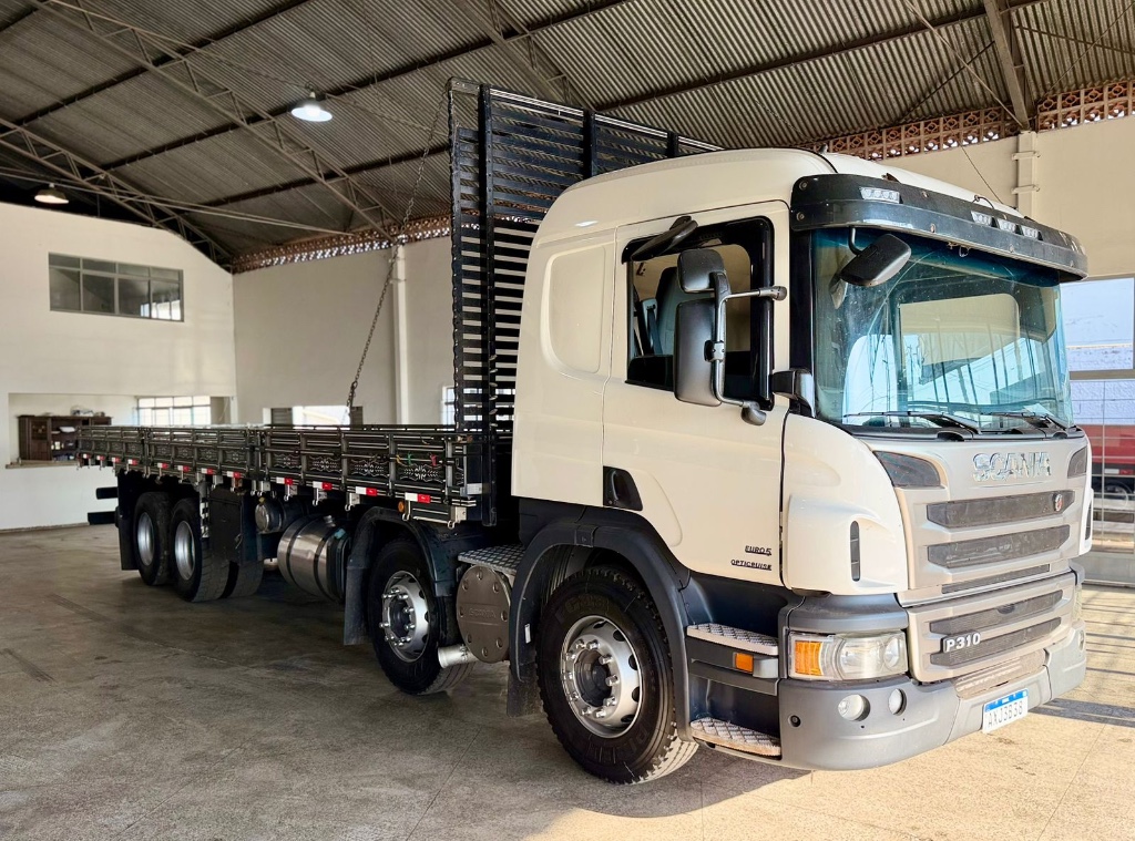 Caminhão SCANIA P310 Carroceria ANO 2013 de Pátio 43 no Paraná