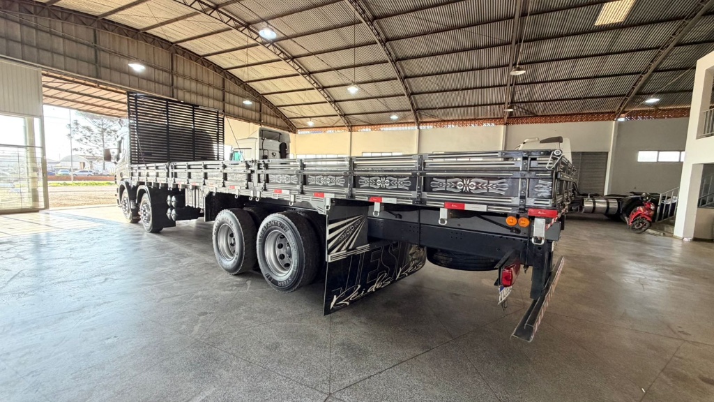 Caminhão SCANIA P310 Carroceria ANO 2013 de Pátio 43 no Paraná