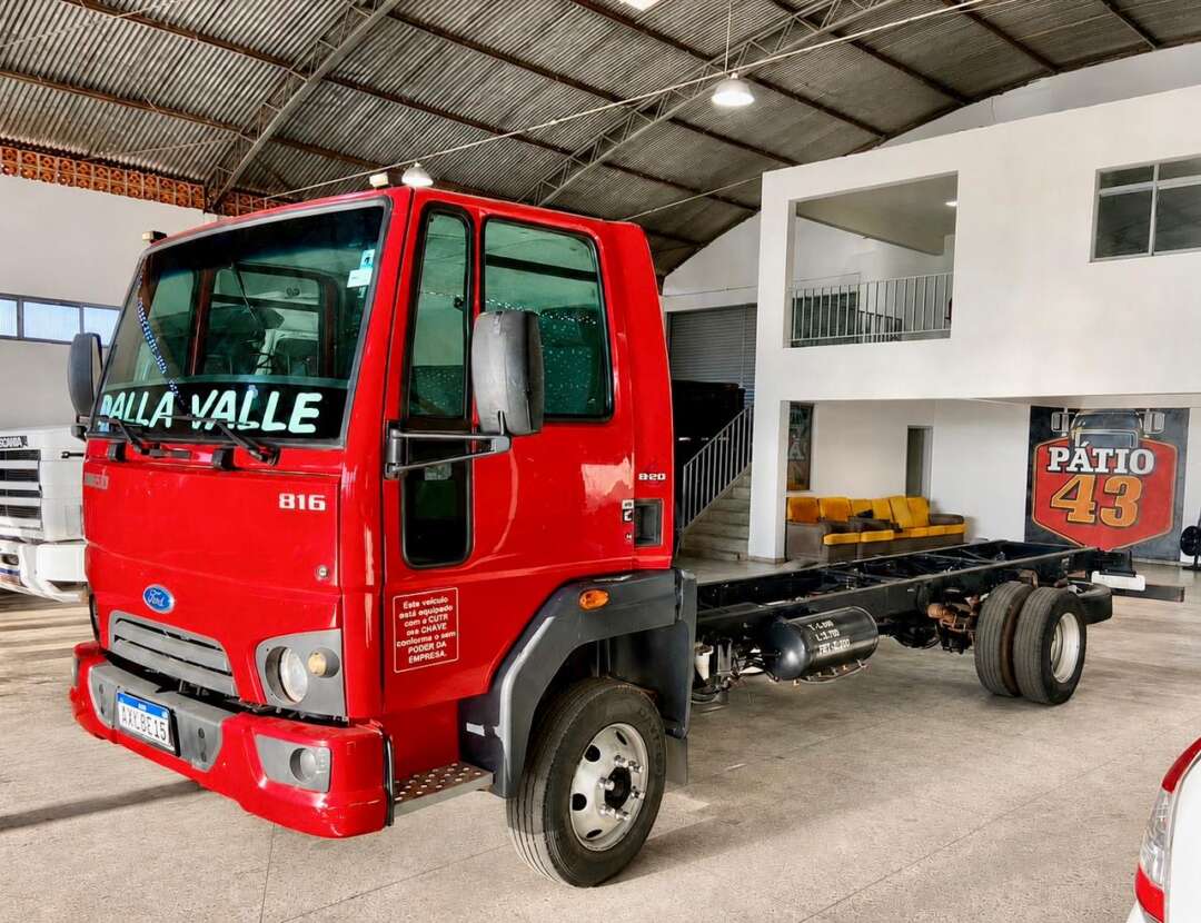Caminhão FORD CARGO 816 Chassis ANO 2015 de Pátio 43 no Paraná