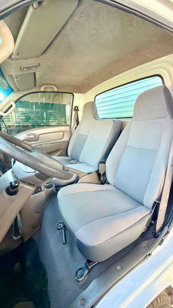 Caminhão HYUNDAI HR Baú Furgão ANO 2009 de Pátio 43 no Paraná