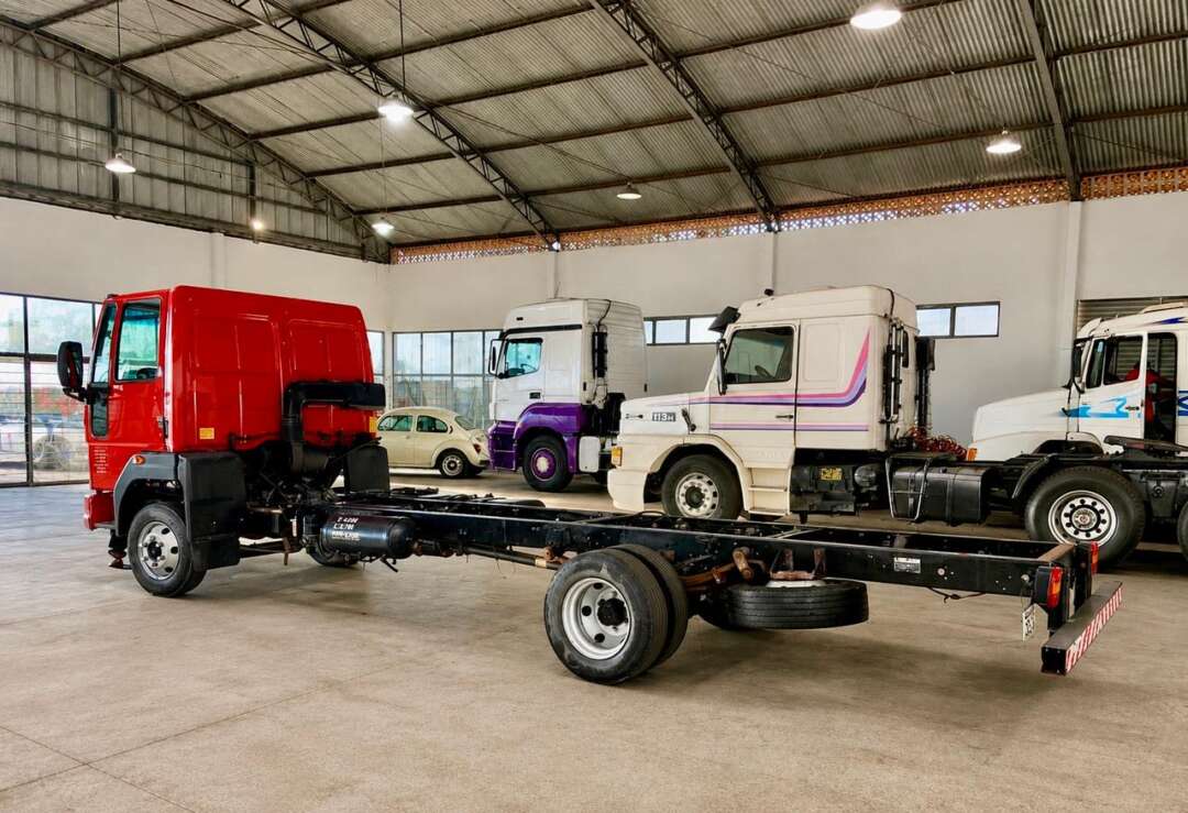 Caminhão FORD CARGO 816 Chassis ANO 2015 de Pátio 43 no Paraná