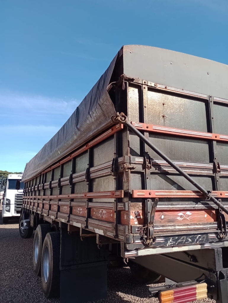 Caminhão MERCEDES BENZ MB 1316 Graneleiro ANO 1980 de Pátio 43 no Paraná