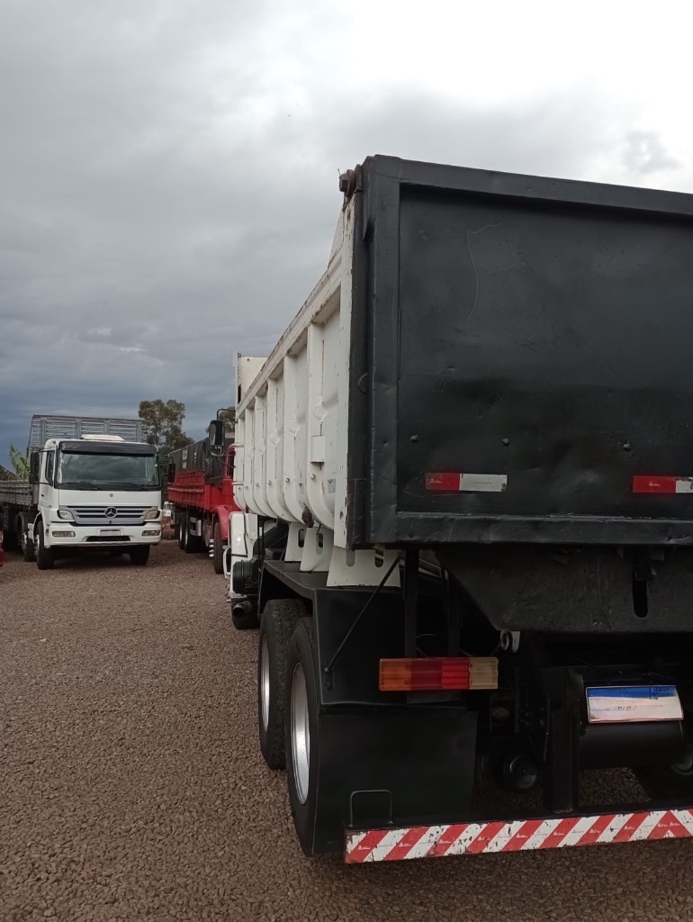 Caminhão MERCEDES BENZ MB 1620 Caçamba Basculante ANO 2003 de Pátio 43 no Paraná