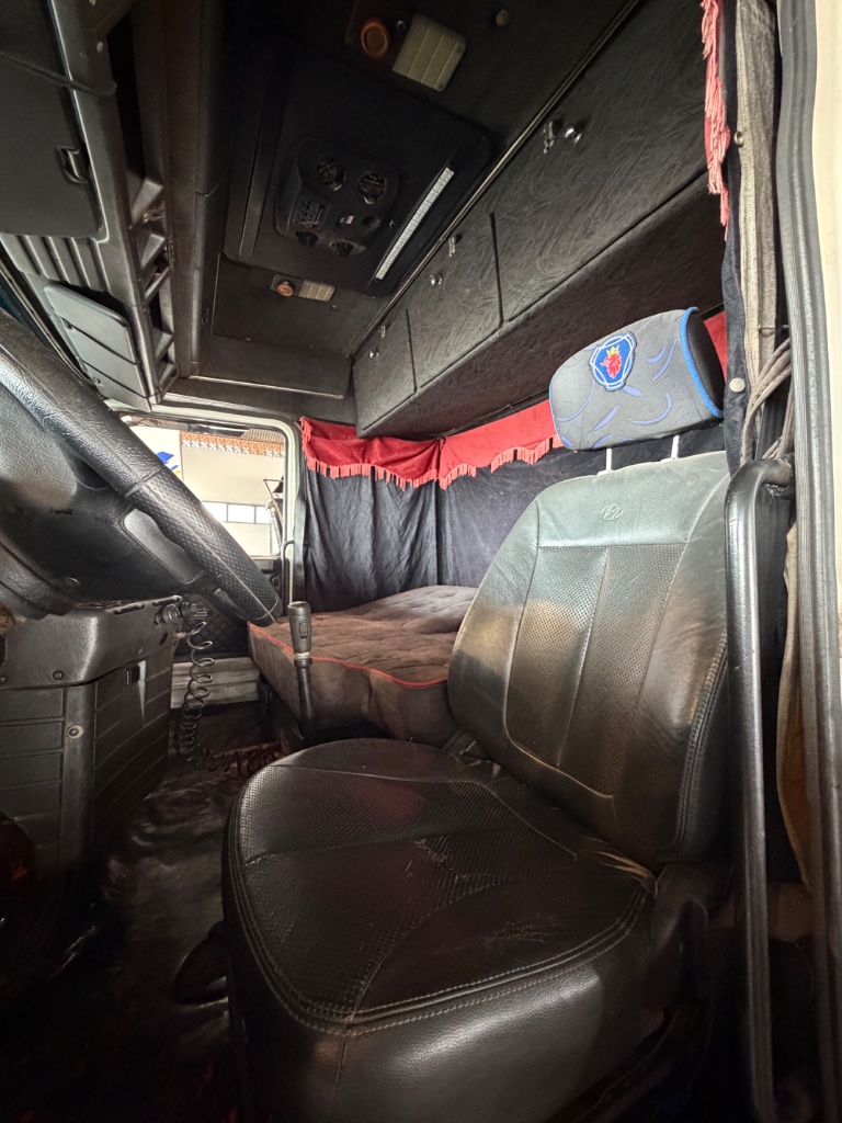 Caminhão SCANIA 113 360 Cavalo Mecânico ANO 1997 de Pátio 43 no Paraná