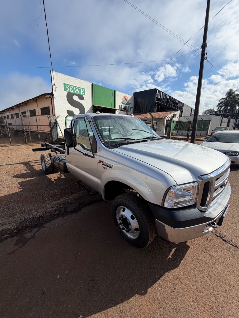 Caminhão FORD F-4000 Chassis ANO 2019 de Pátio 43 no Paraná