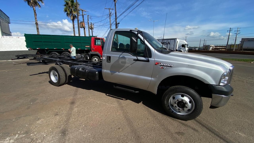 Caminhão FORD F-4000 Chassis ANO 2019 de Pátio 43 no Paraná