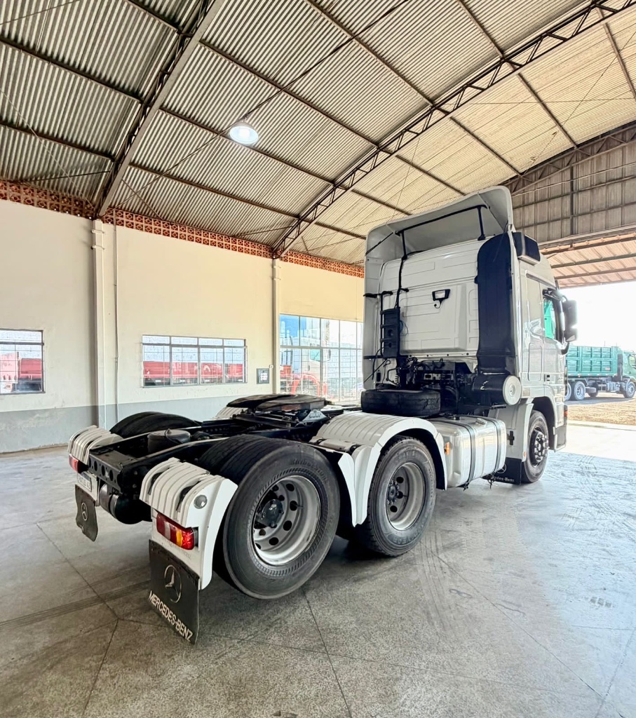 Caminhão MERCEDES BENZ MB 2546 Cavalo Mecânico ANO 2020 de Pátio 43 no Paraná