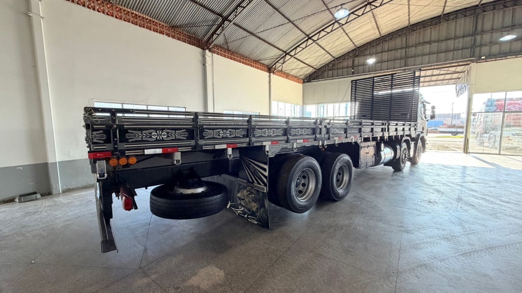 Caminhão SCANIA P310 Carroceria ANO 2013 de Pátio 43 no Paraná