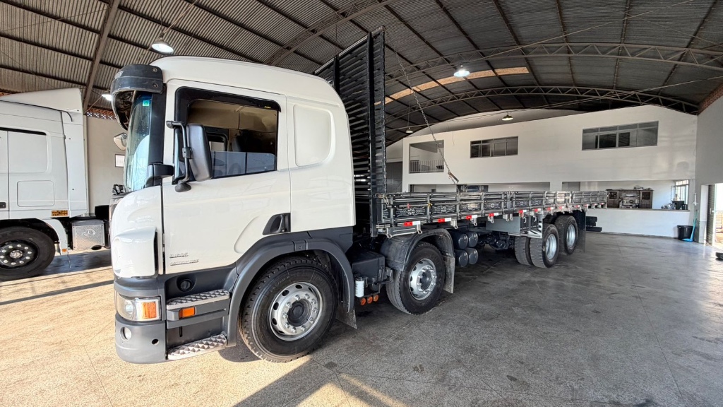 Caminhão SCANIA P310 Carroceria ANO 2013 de Pátio 43 no Paraná