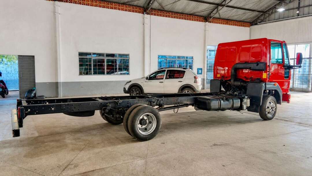 Caminhão FORD CARGO 816 Chassis ANO 2015 de Pátio 43 no Paraná