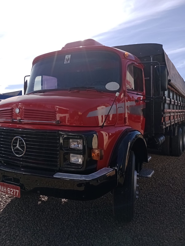 Caminhão MERCEDES BENZ MB 1316 Graneleiro ANO 1980 de Pátio 43 no Paraná