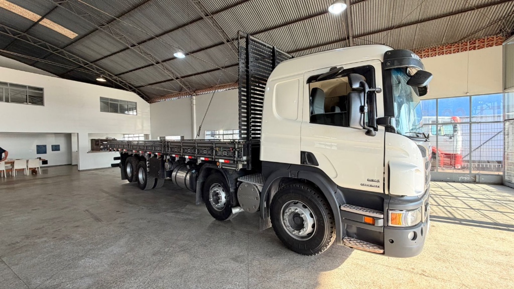 Caminhão SCANIA P310 Carroceria ANO 2013 de Pátio 43 no Paraná