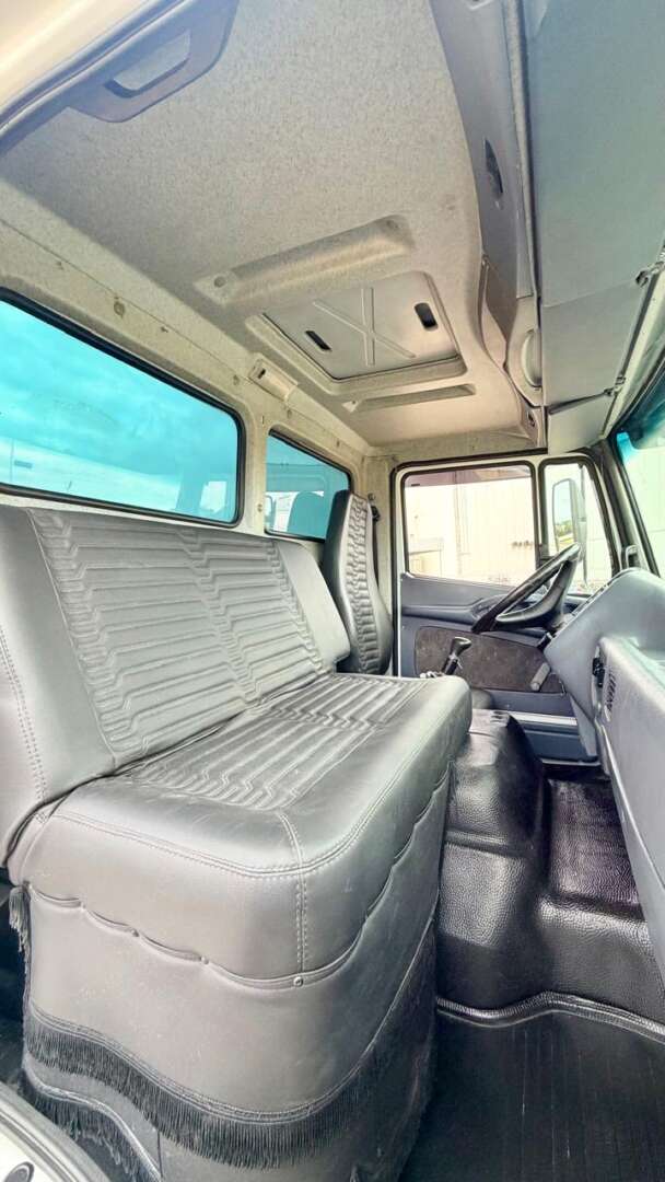 Caminhão MERCEDES BENZ MB 1718 Chassis ANO 2009 de Pátio 43 no Paraná