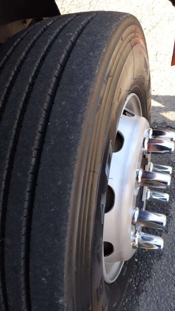 Caminhão MERCEDES BENZ MB 1620 Baú Furgão ANO 2003 de Pátio 43 no Paraná