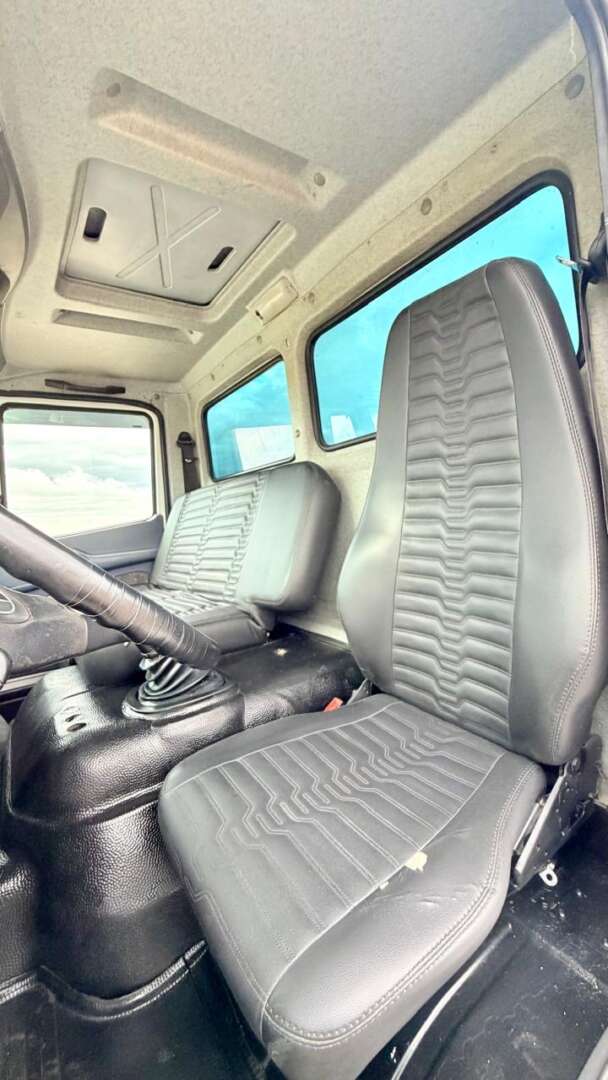 Caminhão MERCEDES BENZ MB 1718 Chassis ANO 2009 de Pátio 43 no Paraná
