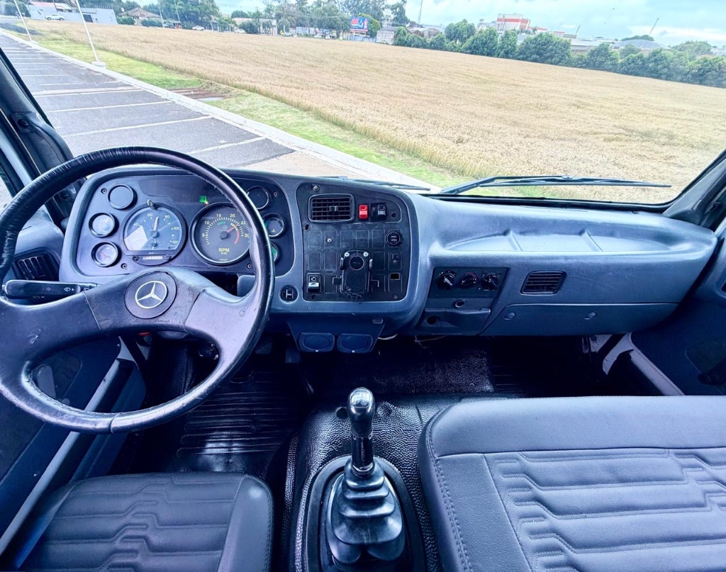 Caminhão MERCEDES BENZ MB 1718 Chassis ANO 2009 de Pátio 43 no Paraná