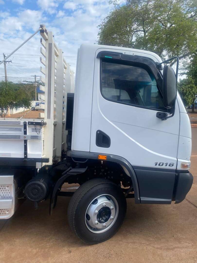 Caminhão MERCEDES BENZ MB 1016 Aves Vivas ANO 2018 de Pátio 43 no Paraná