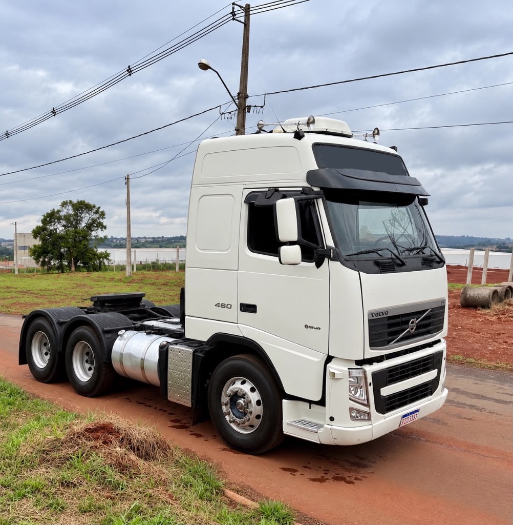 Caminhão VOLVO FH 460 Cavalo Mecânico ANO 2012 de Pátio 43 no Paraná