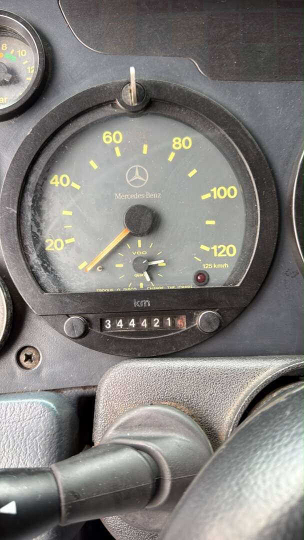 Caminhão MERCEDES BENZ MB 1620 Baú Furgão ANO 2003 de Pátio 43 no Paraná