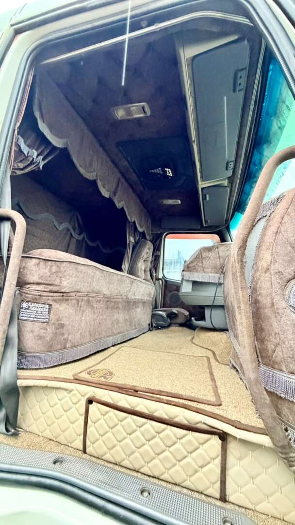 Caminhão VOLVO FH 440 Cavalo Mecânico ANO 2010 de Pátio 43 no Paraná