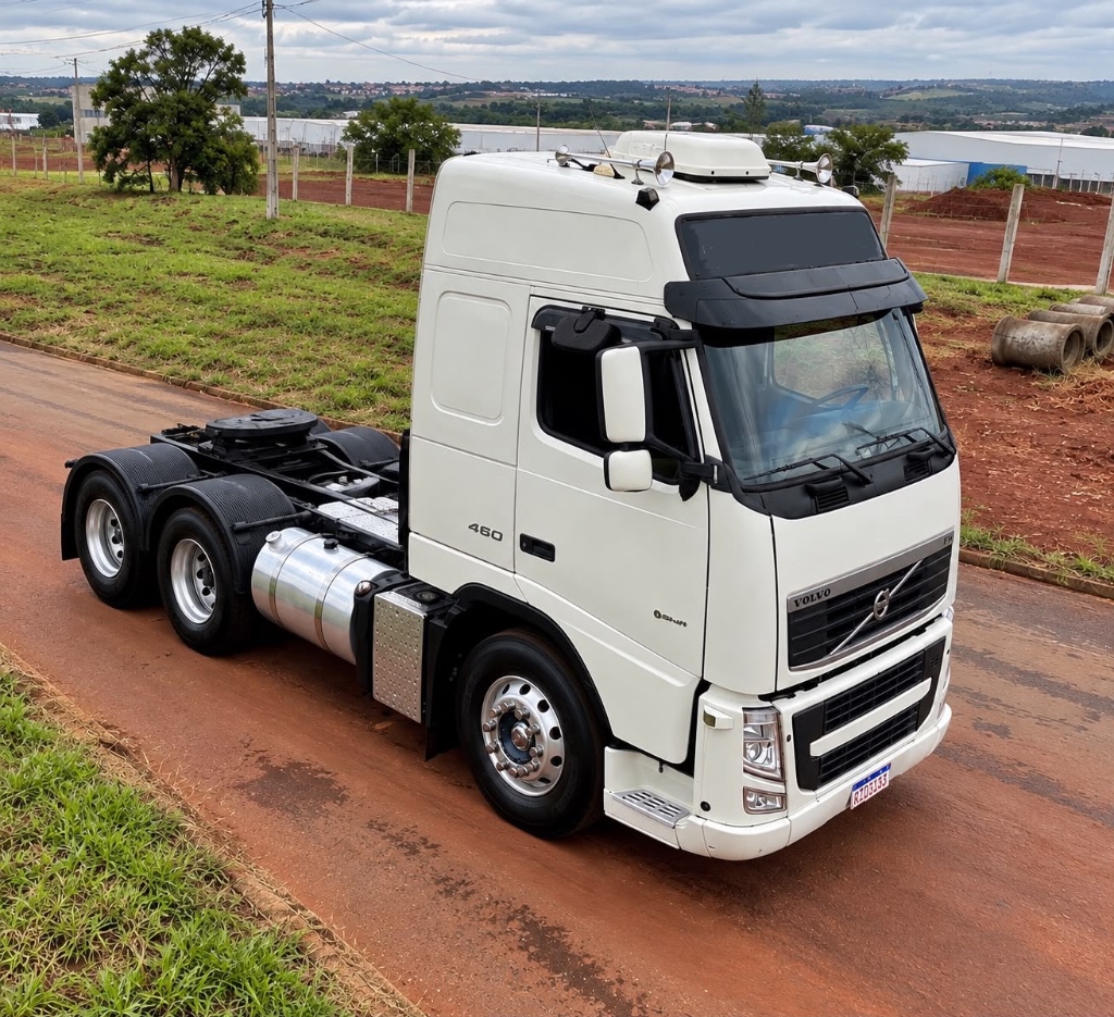 Caminhão VOLVO FH 460 Cavalo Mecânico ANO 2012 de Pátio 43 no Paraná