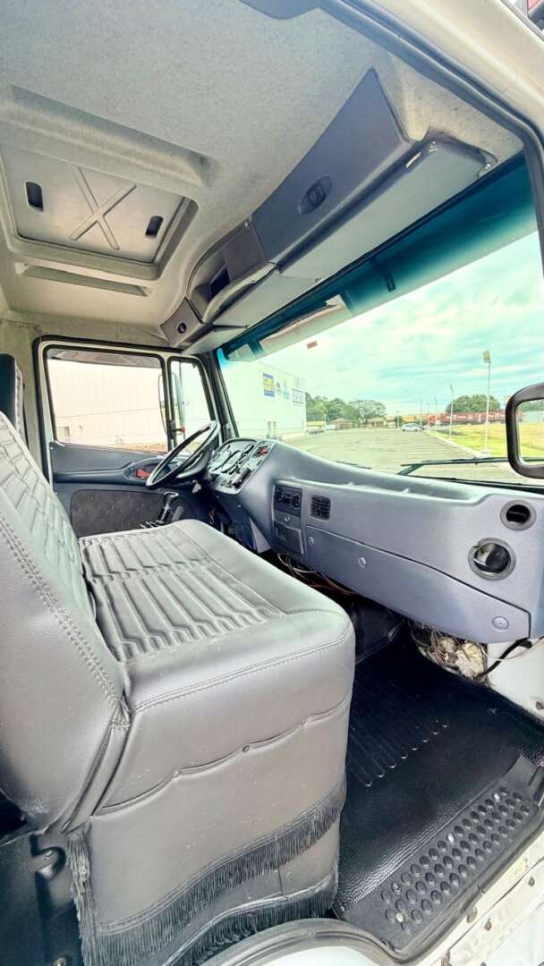 Caminhão MERCEDES BENZ MB 1718 Chassis ANO 2009 de Pátio 43 no Paraná