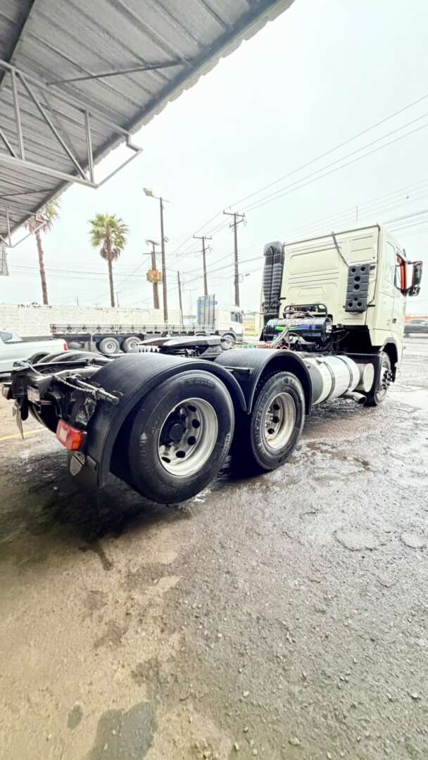 Caminhão VOLVO FH 440 Cavalo Mecânico ANO 2010 de Pátio 43 no Paraná