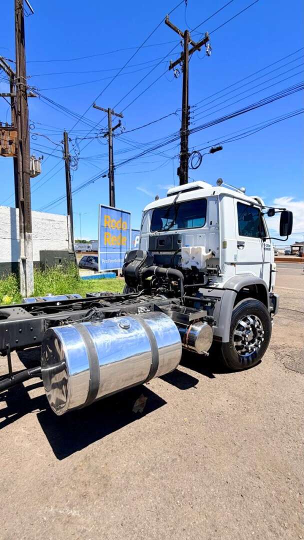 Caminhão VOLKSWAGEN VW 17250 Chassis ANO 2009 de Pátio 43 no Paraná