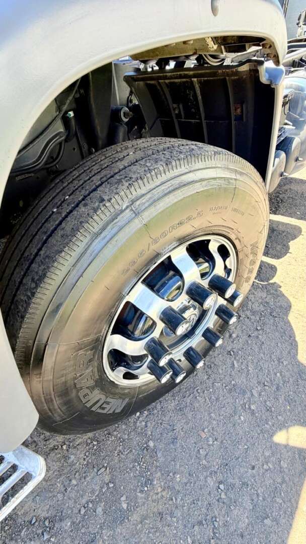 Caminhão VOLKSWAGEN VW 17250 Chassis ANO 2009 de Pátio 43 no Paraná
