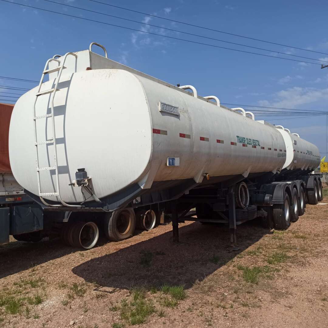 Carreta BITREM TANQUE AÇO Randon ANO 2004 5 Eixos de 116 Caminhões no Paraná