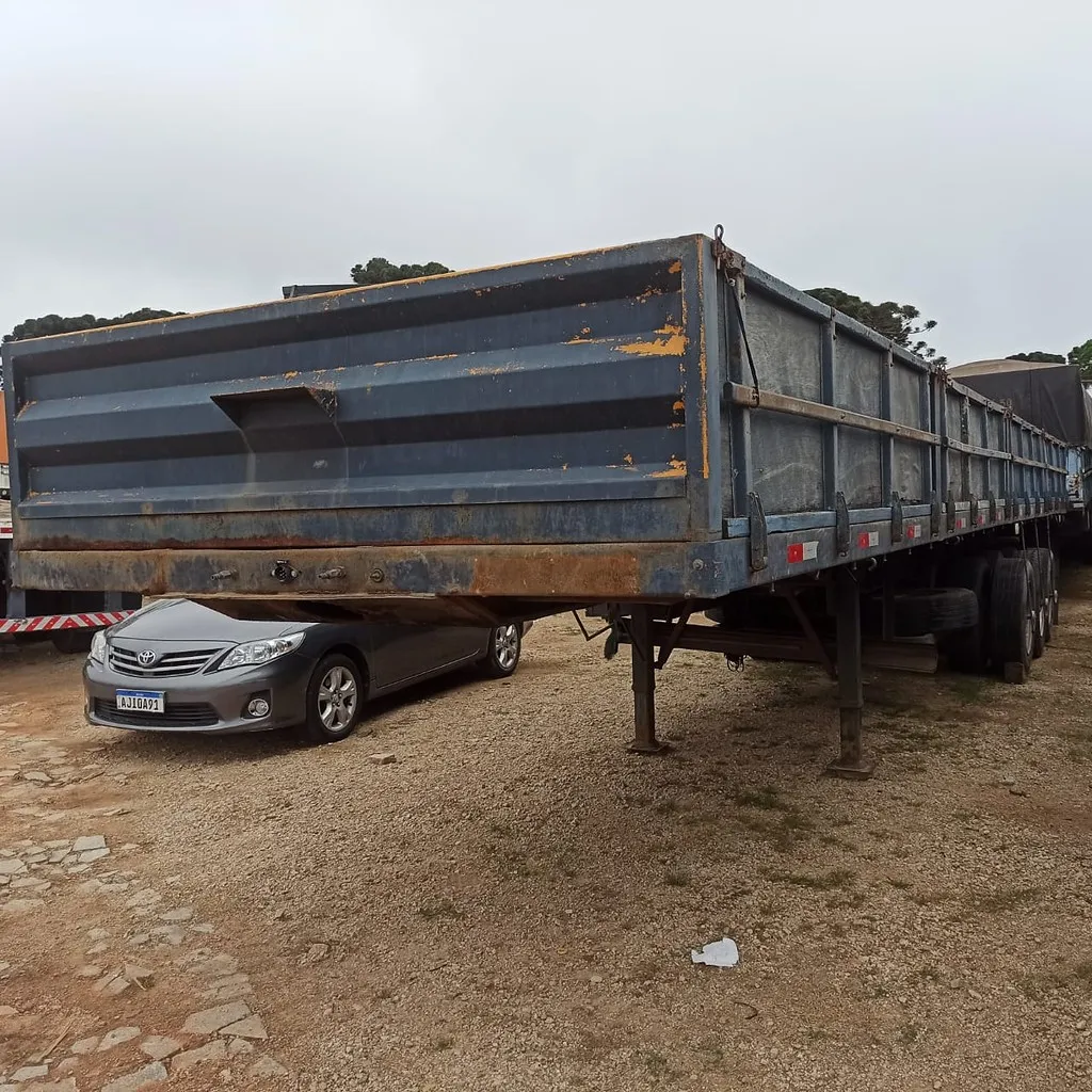 Carreta SEMI-REBOQUE GRANELEIRO Schiffer ANO 2001 3 Eixos de 116 Caminhões no Paraná