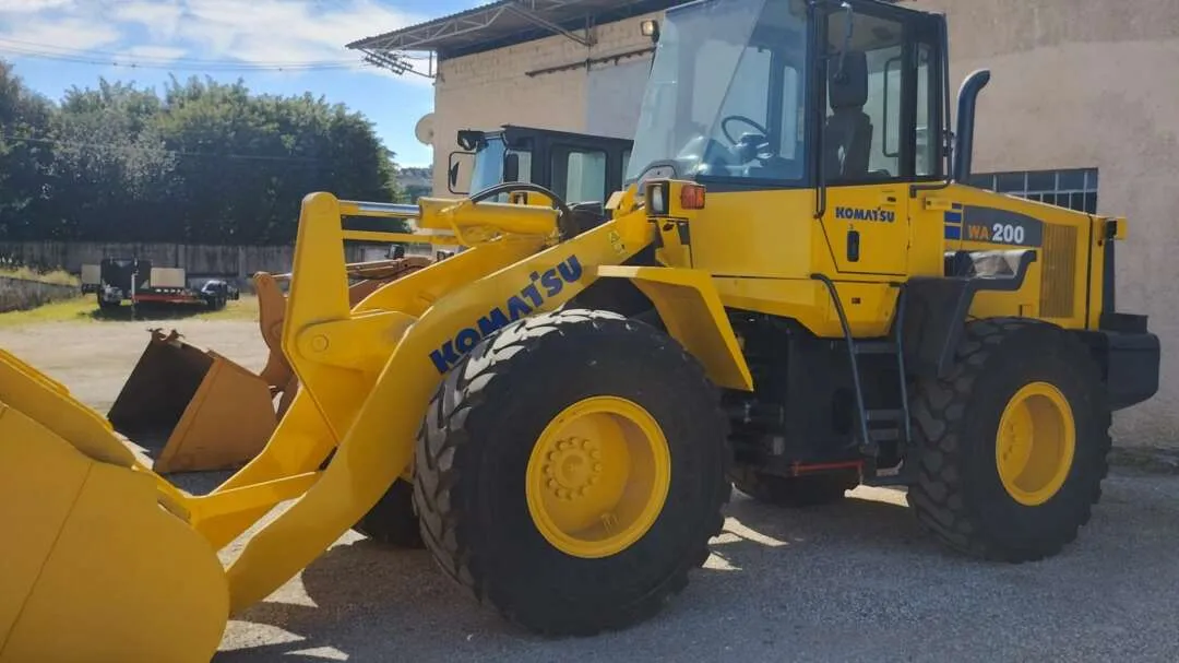 PA CARREGADEIRA KOMATSU WA200 ANO 2019 de Br Tratores no Paraná