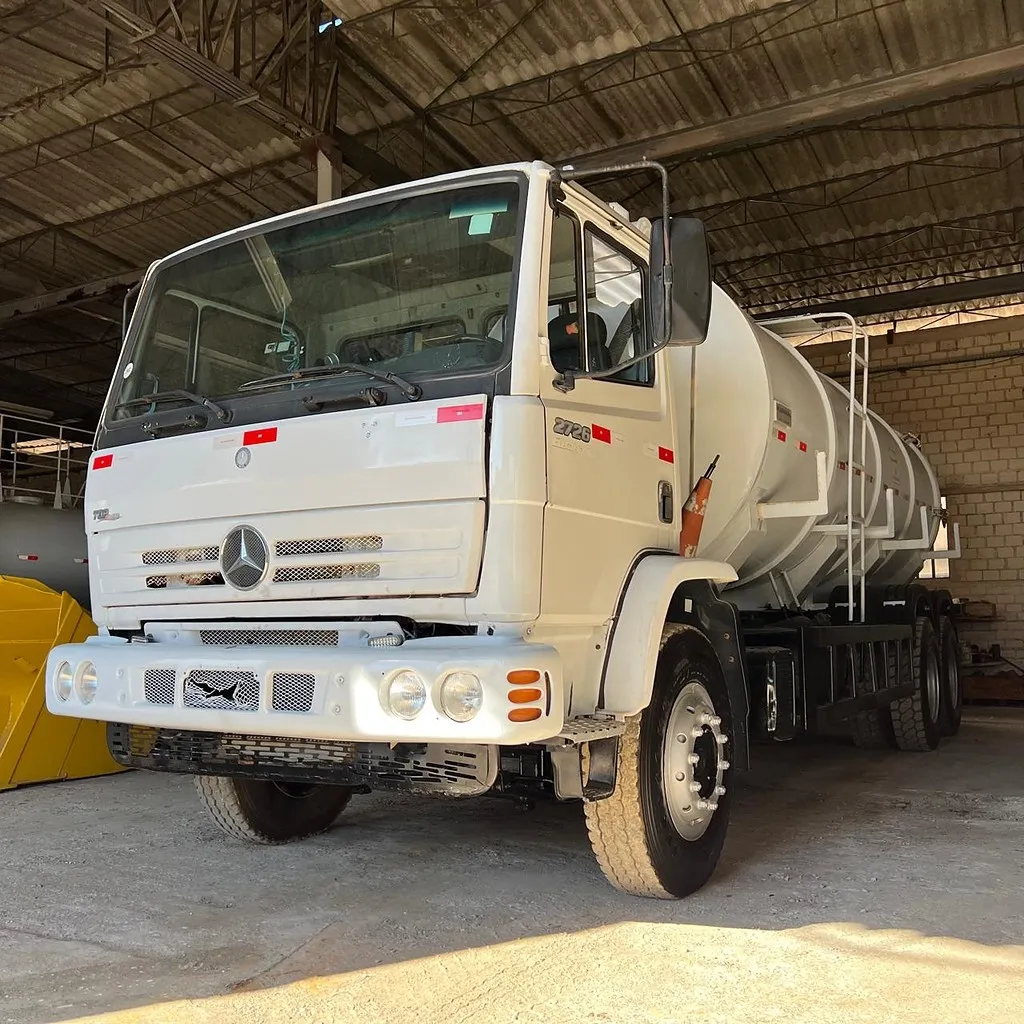 Caminhão MERCEDES BENZ MB 2726 Tanque Pipa ANO 2011 de Br Tratores no Paraná