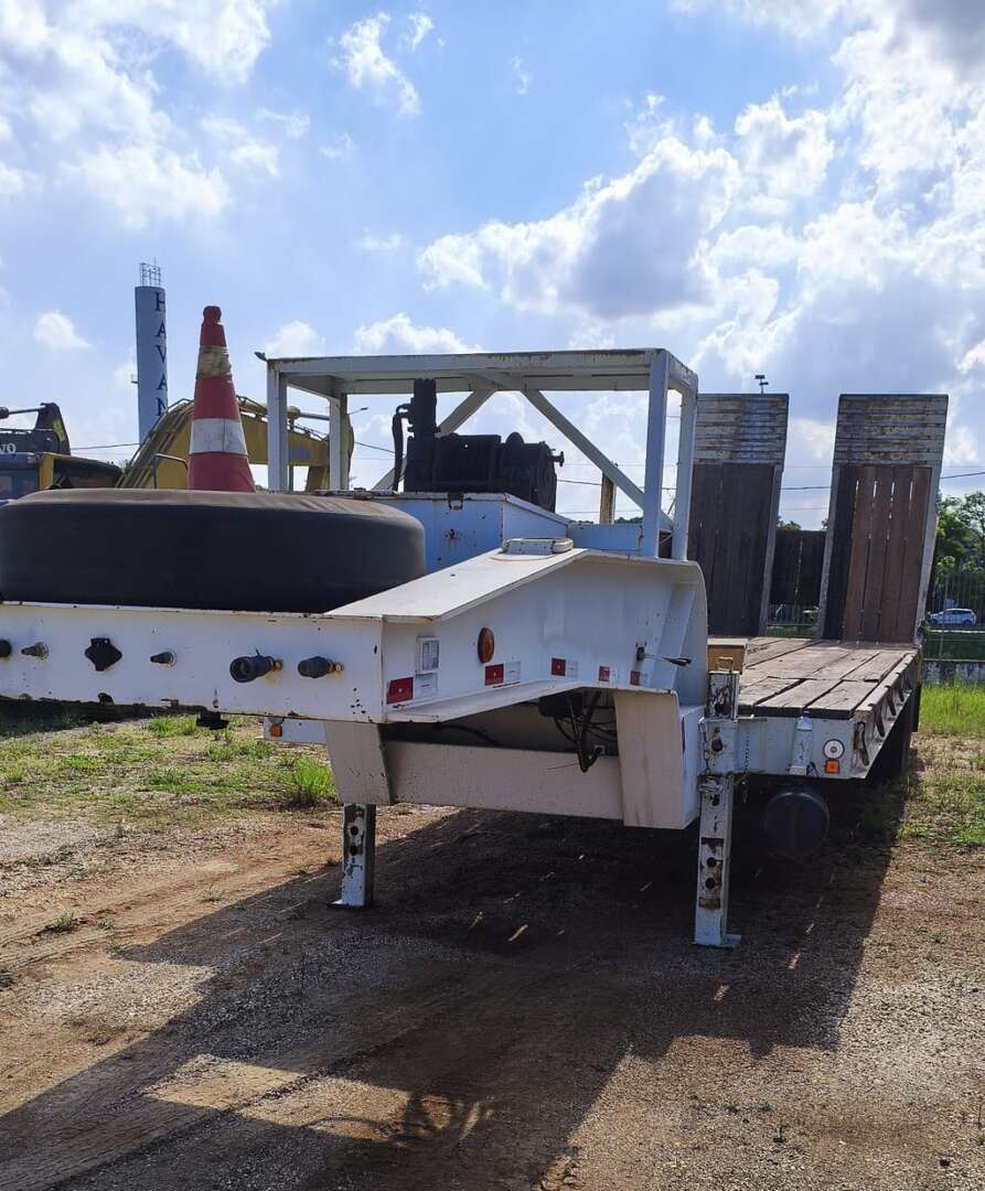 Carreta SEMI-REBOQUE PRANCHA Pastre ANO 2013 2 Eixos de Br Tratores no Paraná