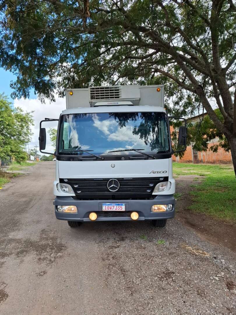 Caminhão MERCEDES BENZ MB 1518 Baú Frigorífico ANO 2008 de Venda Truck Anuncios Sta Maria RS na Rio Grande do Sul