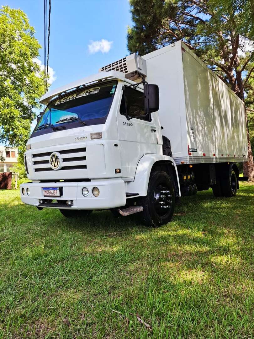 Caminhão VOLKSWAGEN VW 13190 Baú Refrigerado ANO 2013 de Venda Truck Anuncios Sta Maria RS na Rio Grande do Sul