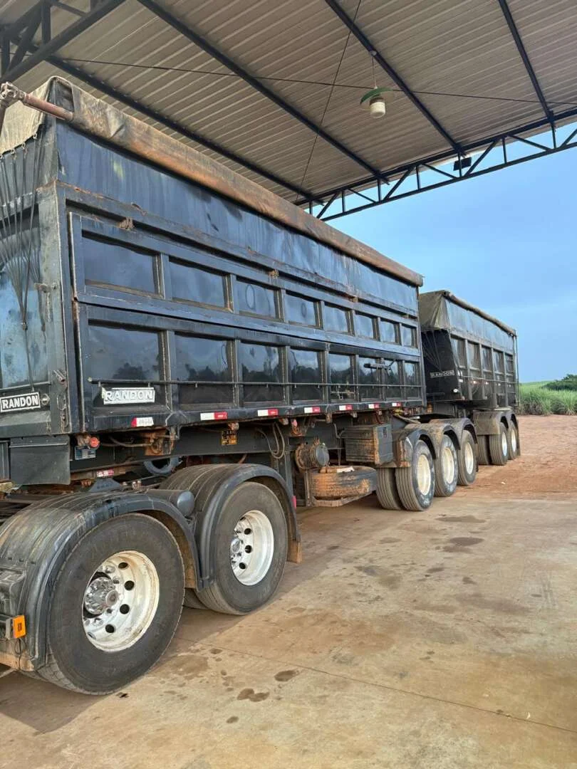 Carreta BITREM CACAMBA Randon ANO 2015 5 Eixos de VRA Transportes em São Paulo