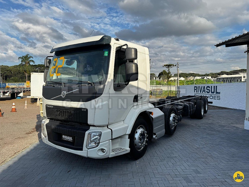 Caminhão VOLVO VM 330 Chassis ANO 2022 de Rivasul Caminhões no Paraná