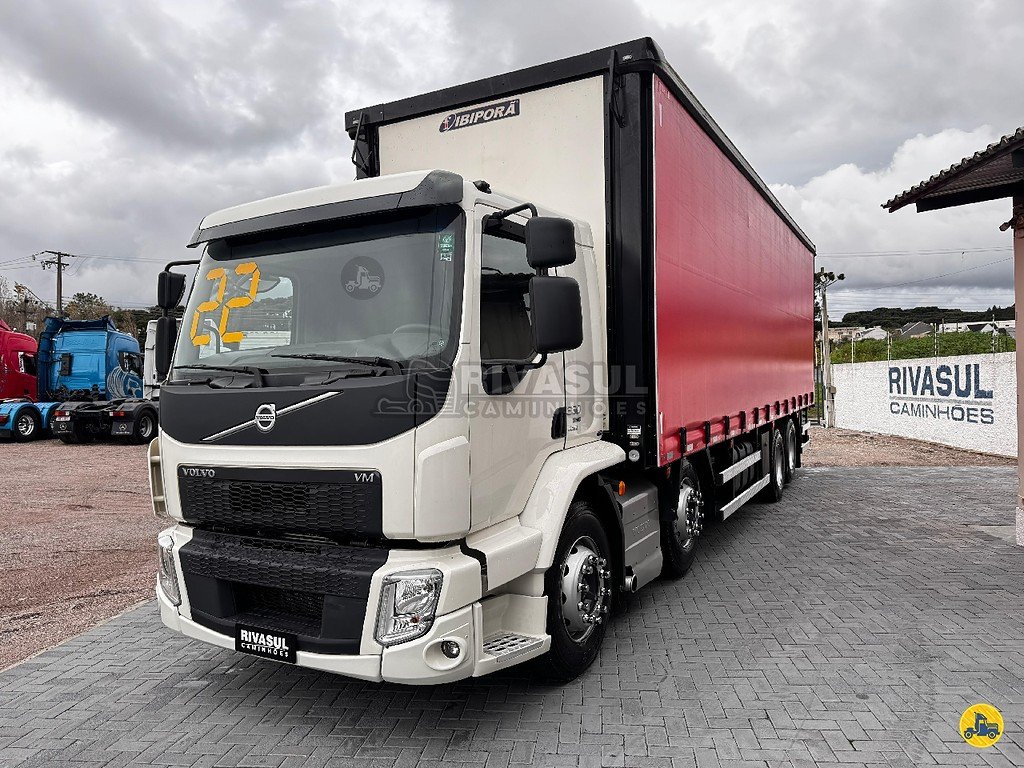 Caminhão VOLVO VM 330 Baú Sider ANO 2022 de Rivasul Caminhões no Paraná