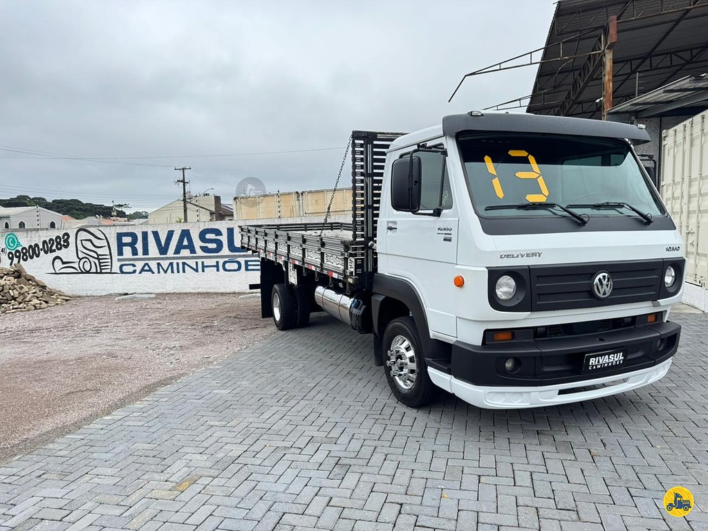Caminhão VOLKSWAGEN VW 10160 Carga Seca ANO 2013 de Rivasul Caminhões no Paraná