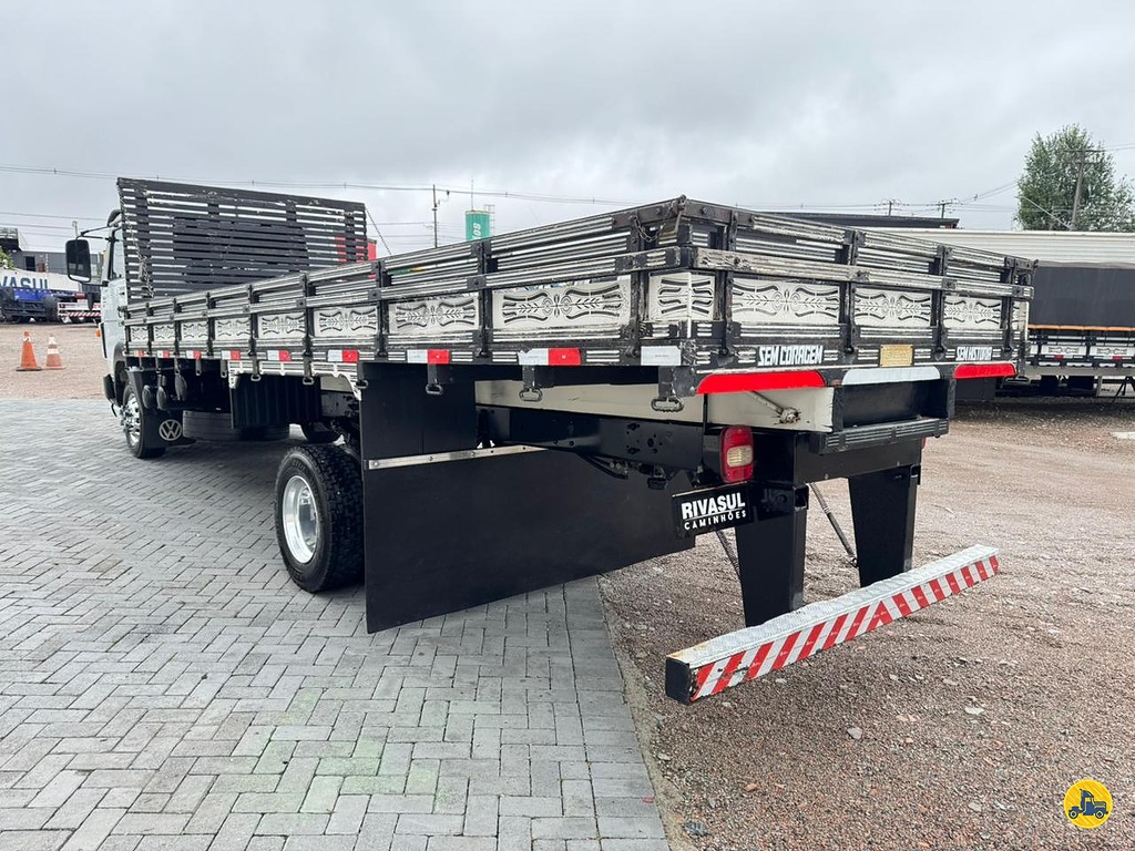 Caminhão VOLKSWAGEN VW 10160 Carga Seca ANO 2013 de Rivasul Caminhões no Paraná