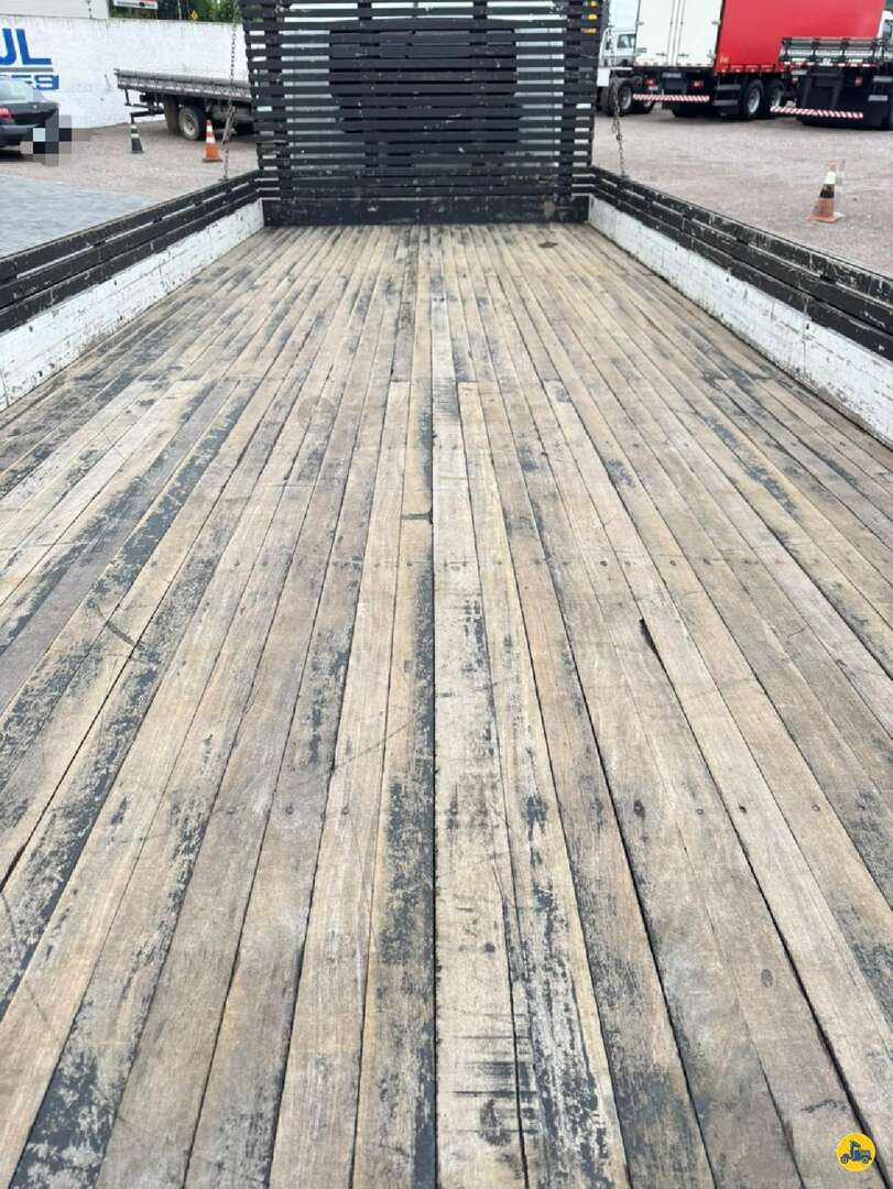 Caminhão VOLKSWAGEN VW 10160 Carga Seca ANO 2013 de Rivasul Caminhões no Paraná