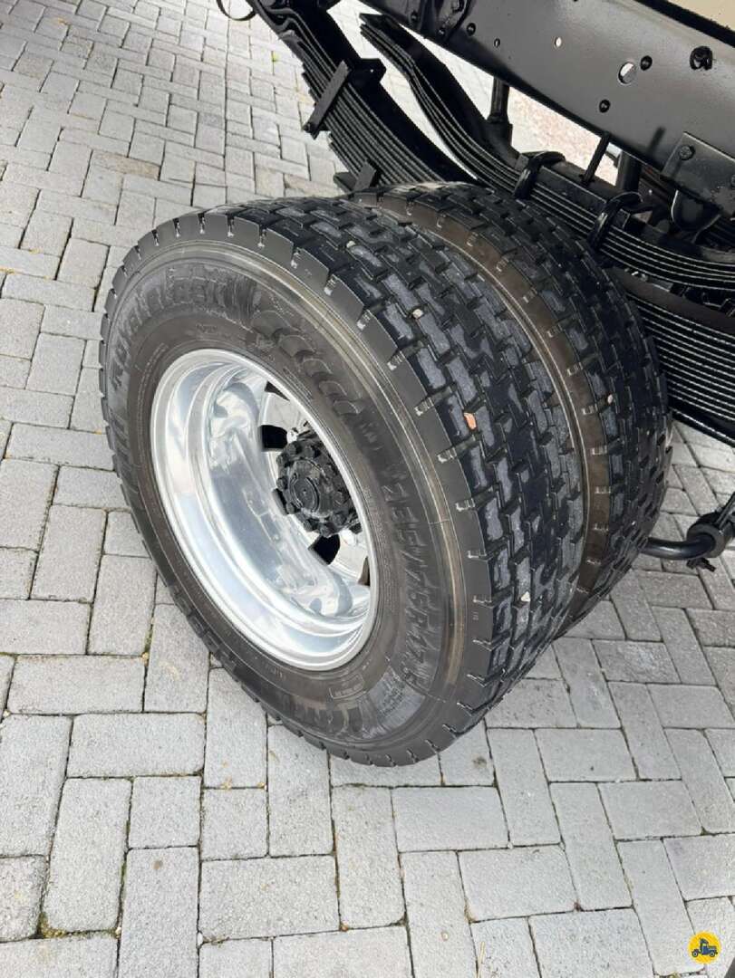 Caminhão VOLKSWAGEN VW 10160 Carga Seca ANO 2013 de Rivasul Caminhões no Paraná