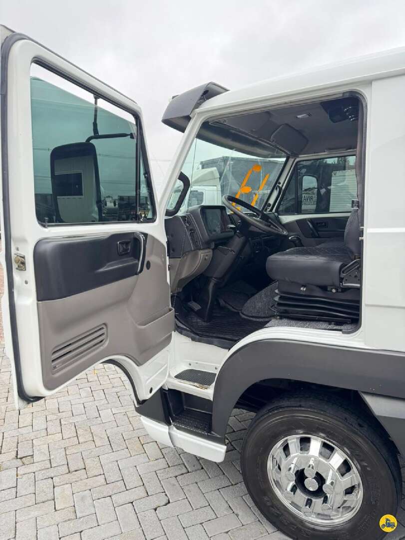 Caminhão VOLKSWAGEN VW 10160 Carga Seca ANO 2013 de Rivasul Caminhões no Paraná