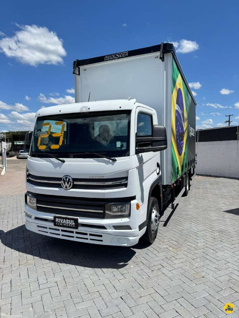 Caminhão VOLKSWAGEN VW 11180 Baú Sider ANO 2023 de Rivasul Caminhões no Paraná