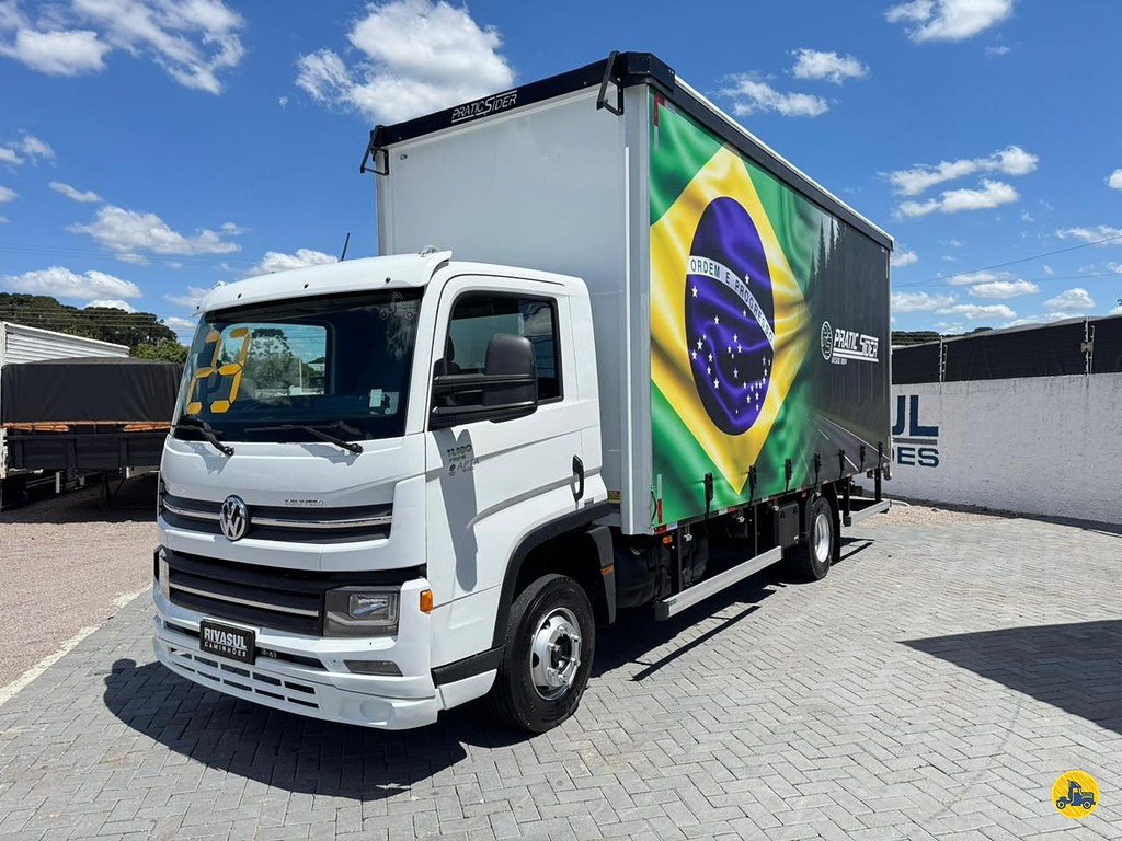 Caminhão VOLKSWAGEN VW 11180 Baú Sider ANO 2023 de Rivasul Caminhões no Paraná