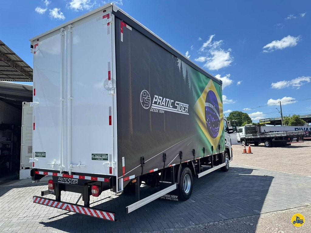 Caminhão VOLKSWAGEN VW 11180 Baú Sider ANO 2023 de Rivasul Caminhões no Paraná